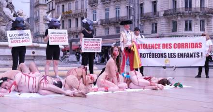Europe - Campagne LUSH x COLBAC pour interdire la corrida aux -16 ans : retour en images sur la mobilisation à Montpellier